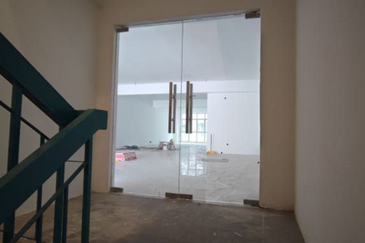 Puchong Shop Office Rent Sewa Murah, Immediate Intake, Renovate Cantik