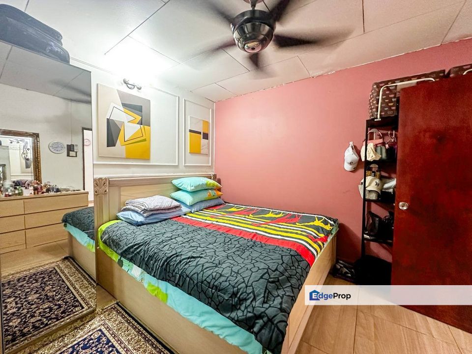 2 sty terrace house Taman Kembangsari Renovated, Full Extend, 5rooms, Selangor, Seri Kembangan