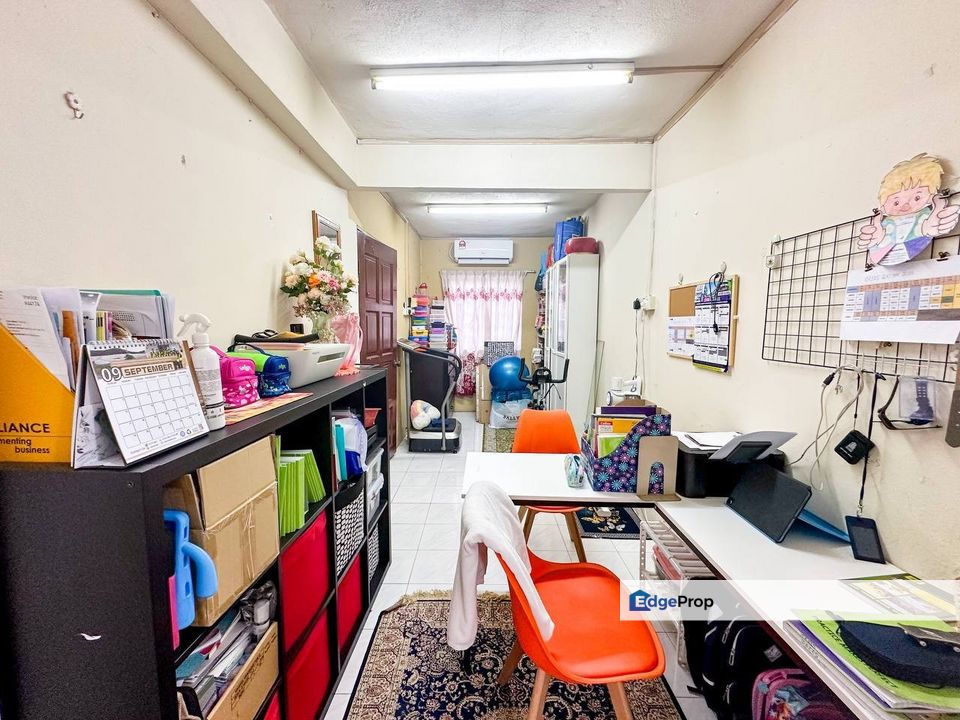 2 sty terrace house Taman Kembangsari Renovated, Full Extend, 5rooms, Selangor, Seri Kembangan