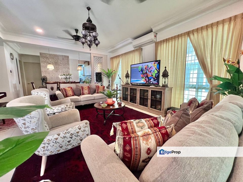 3 Storey Endlot Superlink Lake Point Residence Cyberjaya Fully Furnish, Selangor, Cyberjaya