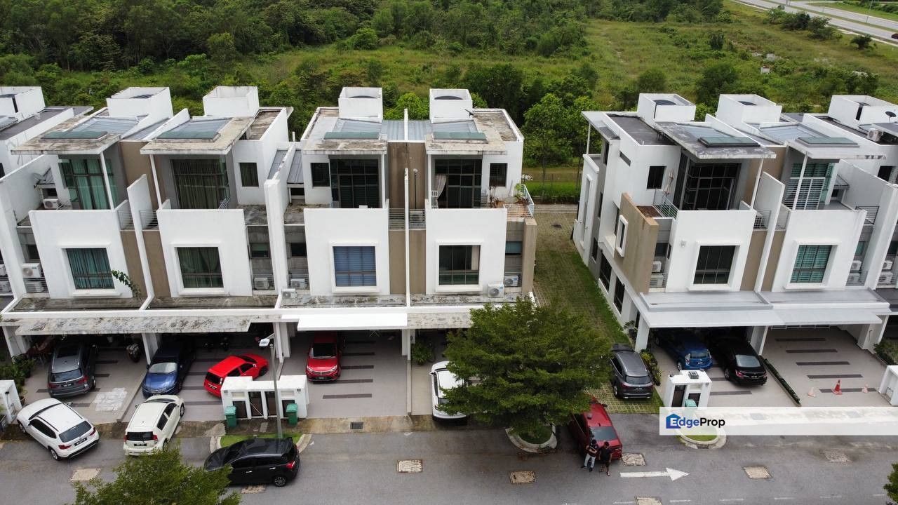 3 Storey Endlot Superlink Lake Point Residence Cyberjaya Fully Furnish, Selangor, Cyberjaya