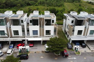 Lake Point Residence