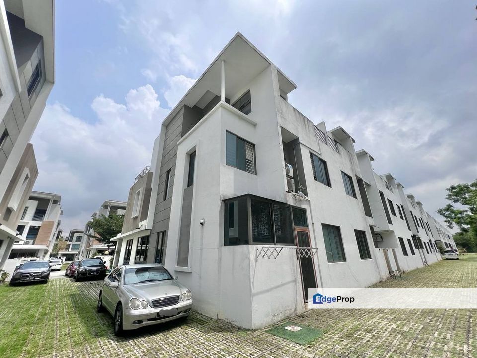 3 Storey Endlot Superlink Lake Point Residence Cyberjaya Fully Furnish, Selangor, Cyberjaya