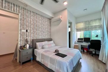 Lake Point Residence