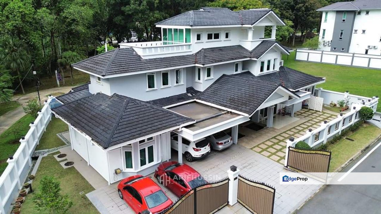 2.5 sty bungalow Seksyen 10 Shah Alam Cantik, Swimming Pool,  12 rooms, Selangor, Shah Alam