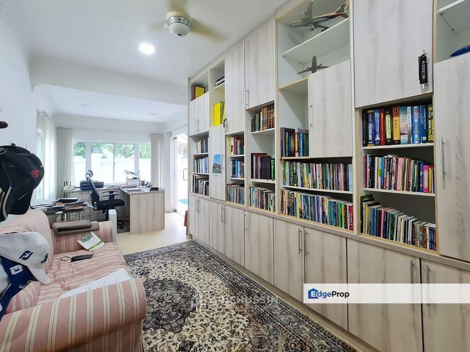 2.5 sty bungalow Seksyen 10 Shah Alam Cantik, Swimming Pool,  12 rooms, Selangor, Shah Alam