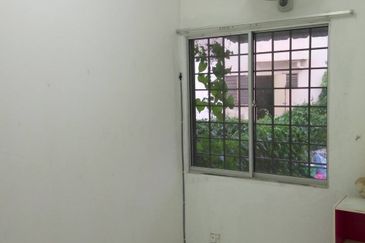 Taman Pinggiran Putra