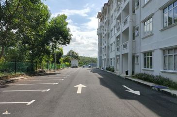 Pangsapuri Cempaka @ Taman Salak Maju