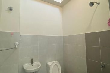 Jalan Putra Bahagia 8/2G 