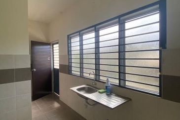 Jalan Putra Bahagia 8/2G 