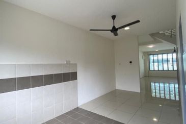 Jalan Putra Bahagia 8/2G 