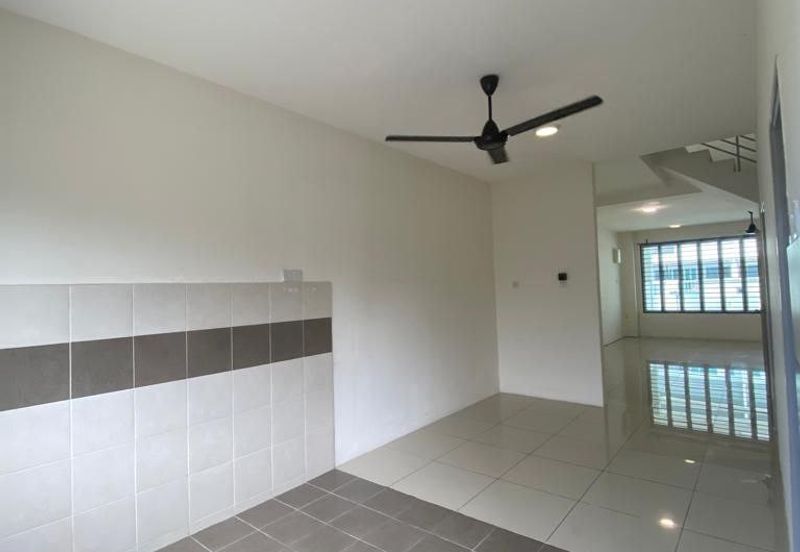 Jalan Putra Bahagia 8/2G 