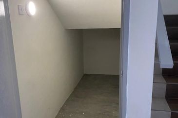 Jalan Putra Bahagia 8/2G 