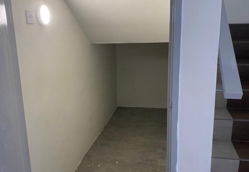 Jalan Putra Bahagia 8/2G 