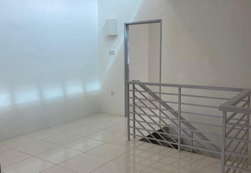 Jalan Putra Bahagia 8/2G 