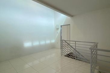 Jalan Putra Bahagia 8/2G 