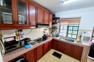 Taman Pinggiran Putra