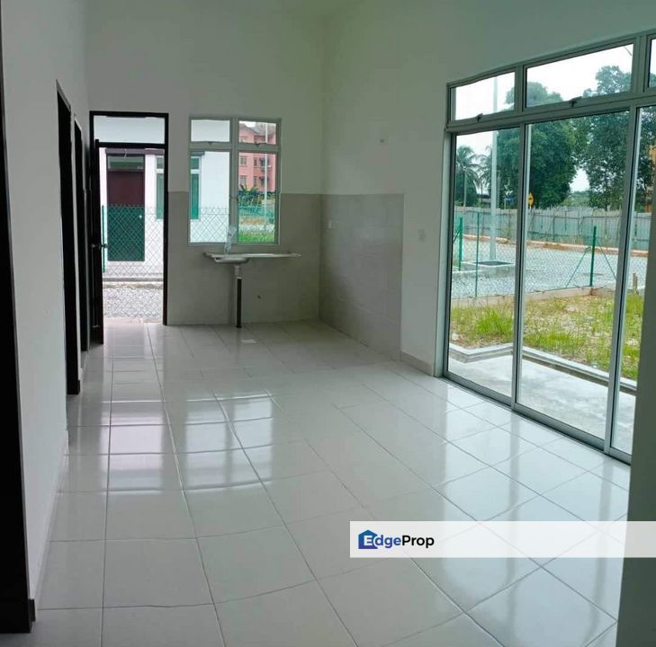 1sty New Home Taman Langat Utama, Banting Nonbumi 4room Free SPA Legal, Selangor, Banting