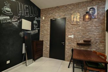 Baypoint @ Country Garden Danga Bay