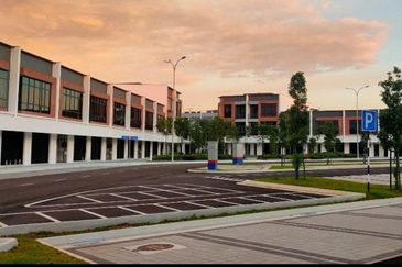 Pusat Komersial Suria (68 Avenue)