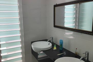 1Medini & Medini Signature