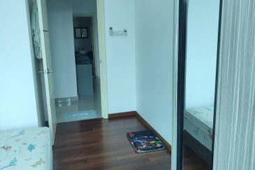 1Medini & Medini Signature