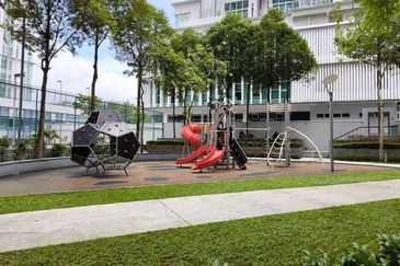 1Medini & Medini Signature