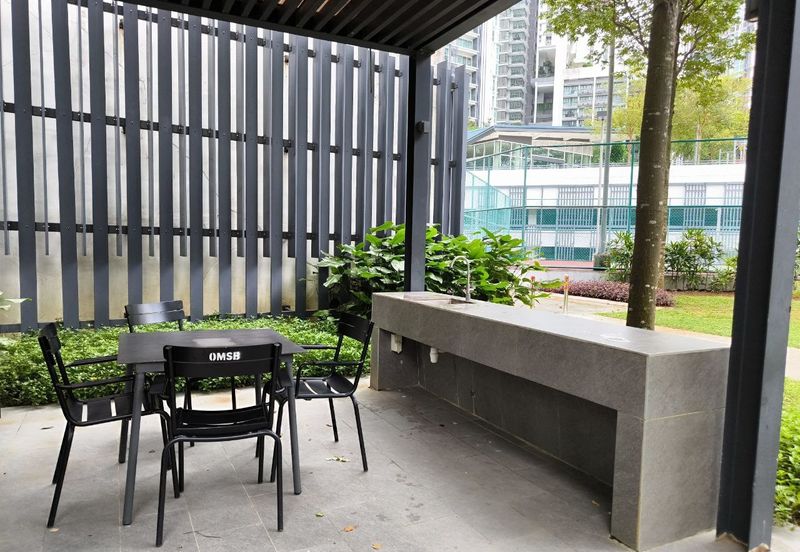 1Medini & Medini Signature