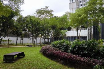 1Medini & Medini Signature