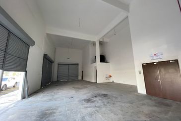 Brand New 2 Storey Terrace Factory for Sale with 2-ton Goods Hoist