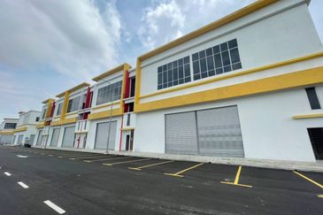 Brand New 2 Storey Terrace Factory for Sale with 2-ton Goods Hoist