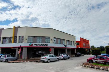 Bukit Beruntung jln Adenium 2 Storey Shop For sale