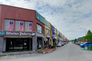 Bukit Beruntung jln Adenium 2 Storey Shop For sale
