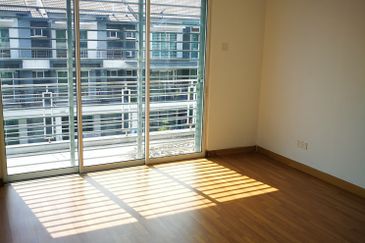 Rawang Bayu Lagenda Corner 2.5 storey house for sale