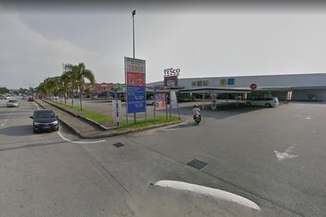 Bukit Beruntung Shop For Rent