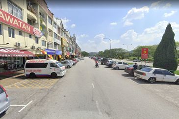 Bukit Beruntung Shop For Rent