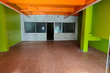 Bukit Beruntung Shop For Rent