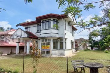 Bukit Beruntung Bungalow For Sale