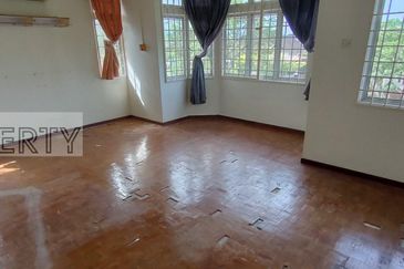 Bukit Beruntung Bungalow For Sale