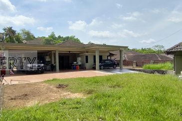 Bukit Beruntung Single Storey bungalow For Sale