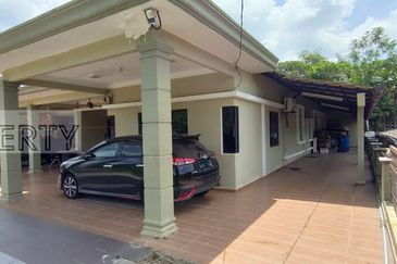 Bukit Beruntung Single Storey bungalow For Sale