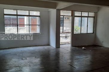Bukit sentosa bukit beruntung Rawang 1st floor Office for sale