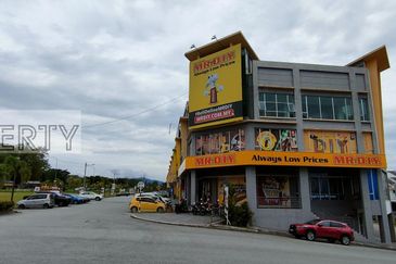 Gapimas Serendah 3.5 Storey Shop For Sale