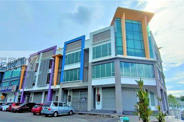 Gapimas Serendah 3.5 Storey Shop For Sale