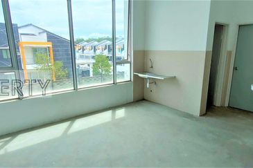 Gapimas Serendah 3.5 Storey Shop For Sale