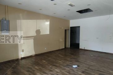 Bukit beruntung Shop For Rent