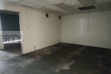 Bukit beruntung Shop For Rent