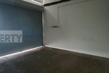 Bukit beruntung Shop For Rent