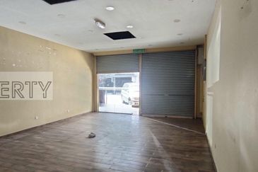 Bukit beruntung Shop For Rent
