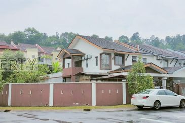 Rawang Kota Emerald Corner House For Sale
